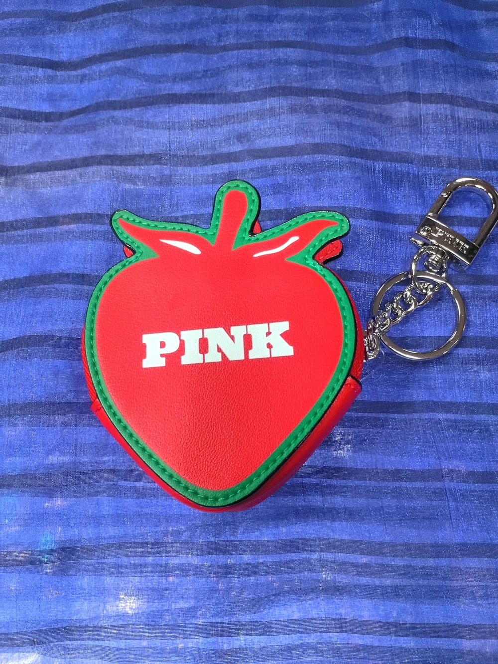 π VICTORIA'S SECRET PINK Strawberry Coin Pouch Keychain - Red with Green Trim - Picture 1 of 7